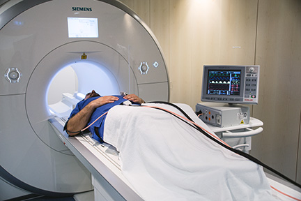 MAGLIFE Serenity with Patient in MRI